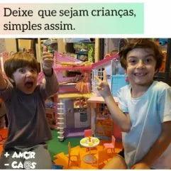 Meninos com casa da Barbie, sim!