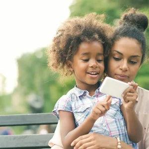 Quais são os riscos para as crianças que são expostas a telas de eletrônicos? - Minidini